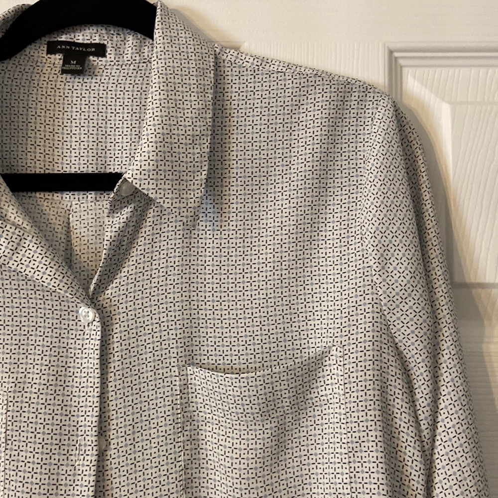 Ann Taylor Blouse size M excellent condition length 27” bust 36” - Picture 2 of 12